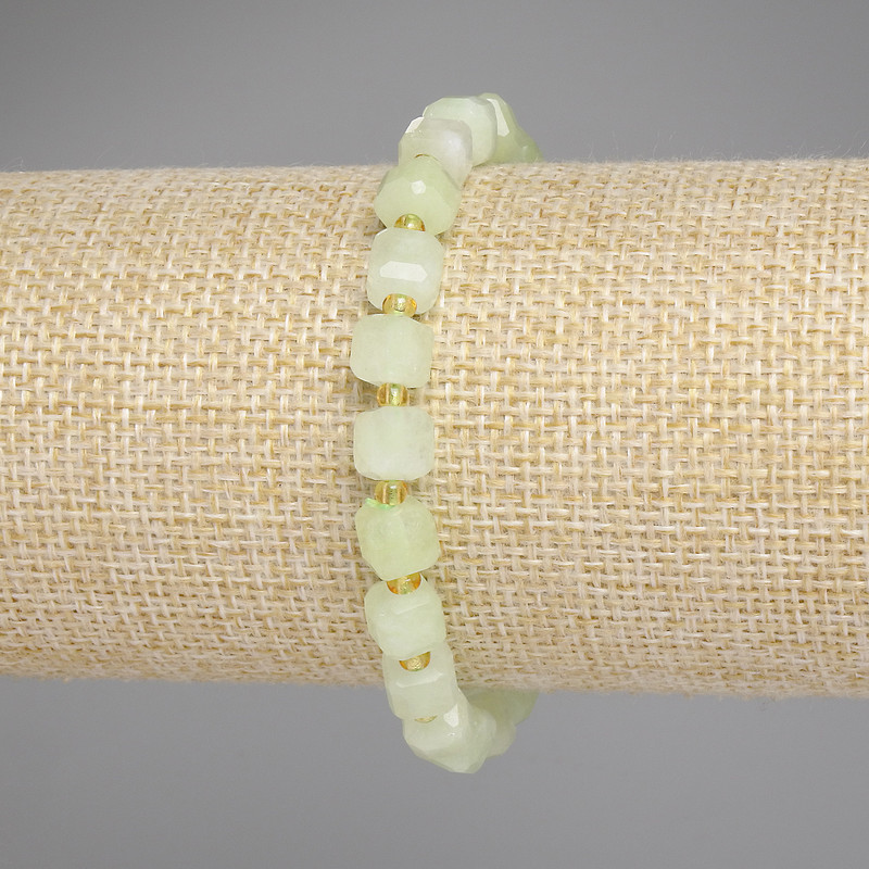 Bransoletka z chryzolit oliwin — fasetowane kostki, średnica około 6,5 x 6,5 mm, koraliki 3 mm, długość 18 cm, elastyczna baza