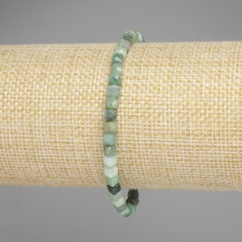Bransoletka ze szmaragdu w formie fasetowanych sześcianów, średnica 4×4 mm, długość 18 cm, elastyczna