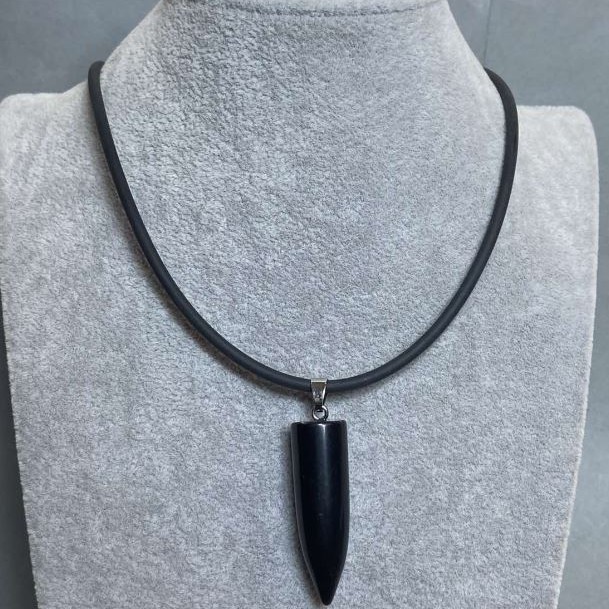 Wyprzedaż! Wisiorek z agatu, kula 42×12 mm (+-), na kauczukowym sznurku, długość 60 cm + 5 cm przedłużka łańcuszka