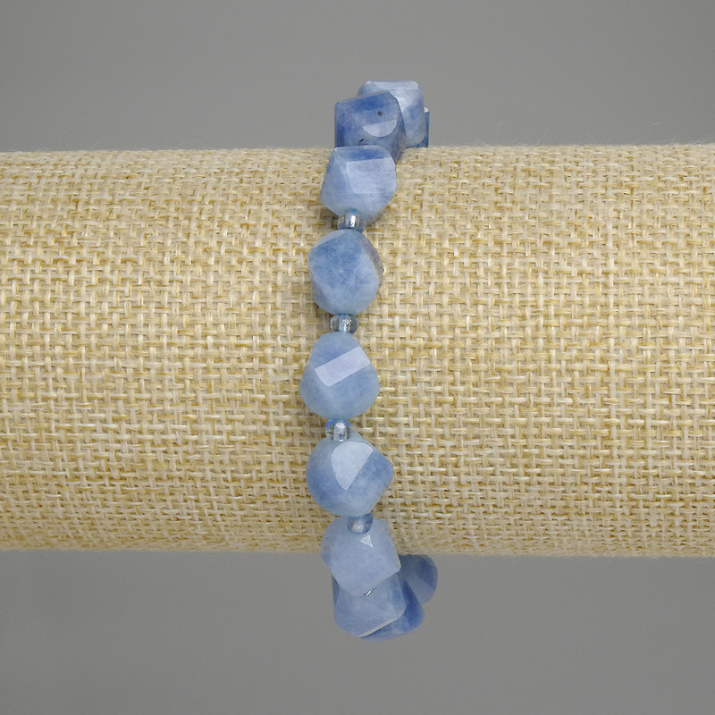 Bransoletka z akwamarynu fasetowanego rombu 10x8 mm ±, koraliki 3 mm ±, długość 18 cm +