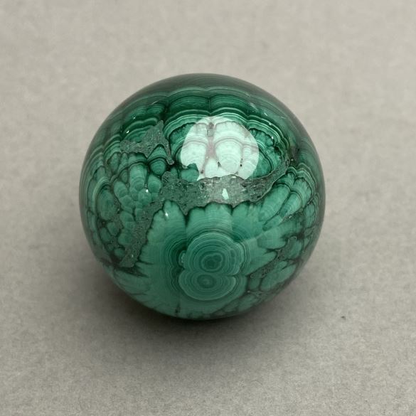Kula pamiątkowa z naturalnego malachitu, średnica 33 mm, masa 73 g