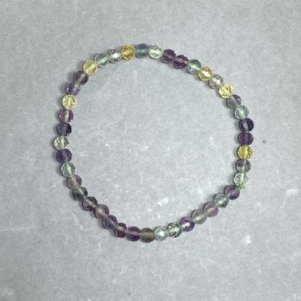 Bransoletka z fluorytu – fasetowana kulka, średnica 4 mm, długość 18 cm, elastyczna