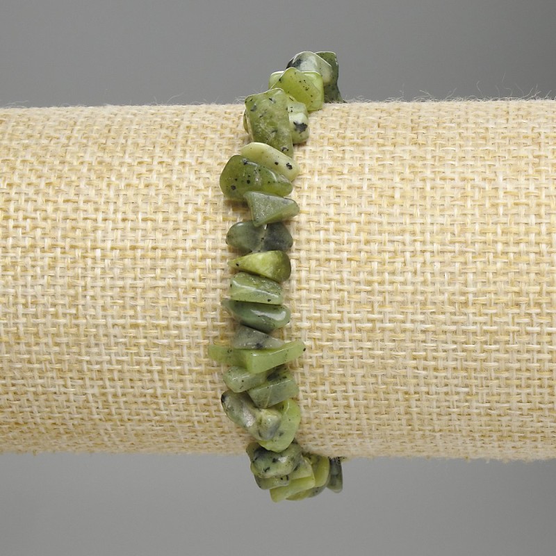 Bransoletka z jadeitu – drobiny, średnica 5–12×2–5 mm, długość 18 cm, elastyczna