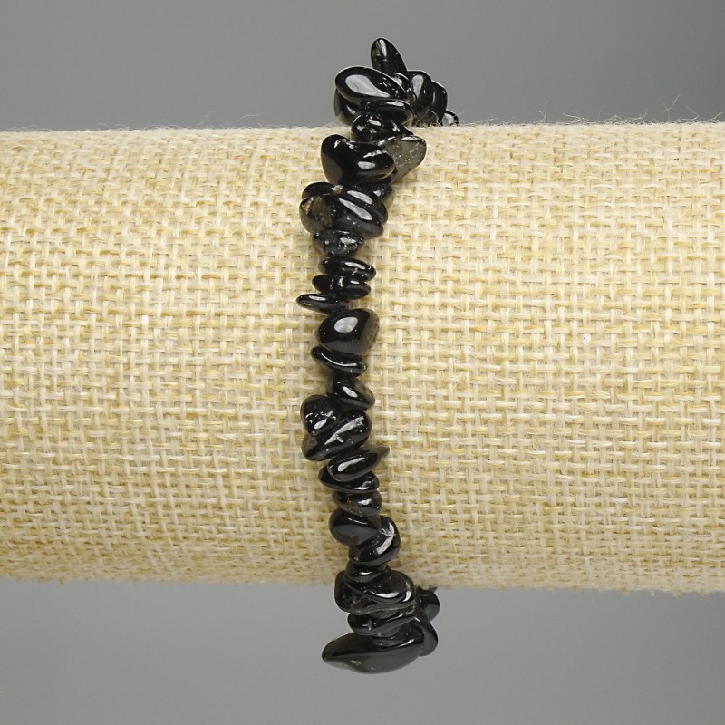 Bransoletka z agatu w formie drobnych fragmentów, średnica 6–10×2–3 mm, długość 18 cm, elastyczna