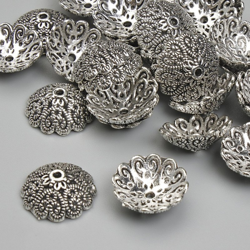 Kapturek do koralików, średnica 13 mm ±, otwór 1,5 mm ±, srebrny kolor metalu, opakowanie 20 g ± (~27 szt.)