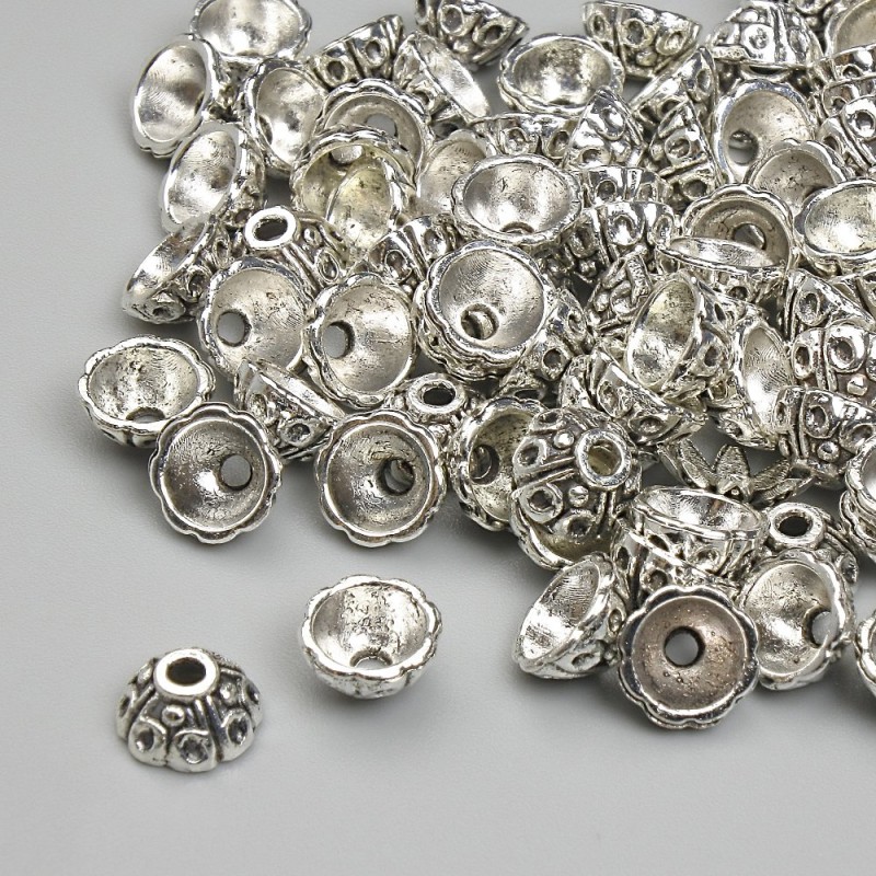 Furnitura – czapeczka zakończeniowa do koralików, kolor metalu: srebrny, średnica 6,5 mm, otwór około 1,8 mm, opakowanie 20 g (~80 szt.)