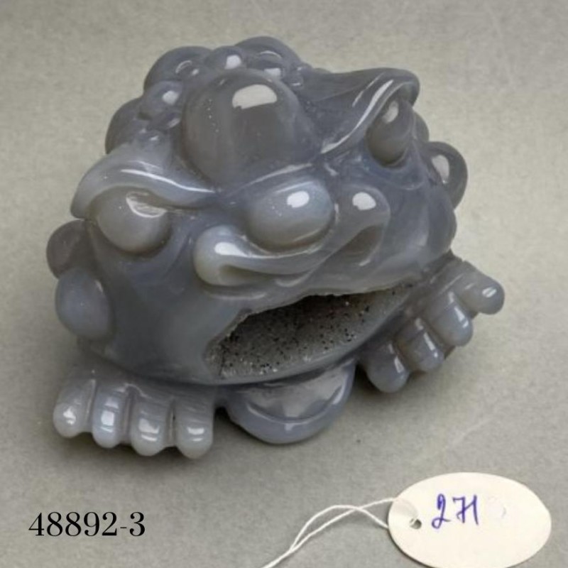 Suvenirowa statuetka żaby bogactwa Chan Chu z dymnego agatu 76×65×64-50 mm ± waga 271 g