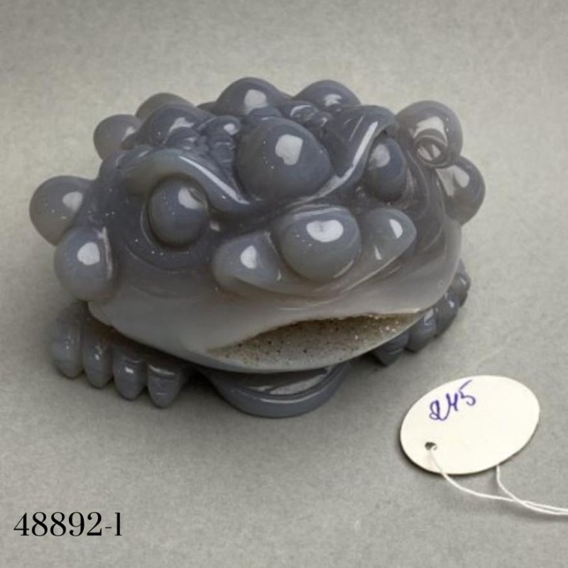 Pamiątkowa statuetka żaby pieniężnej Chan Chu z dymnego agatu 70×68×58 mm ± waga 262 g