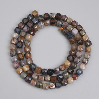 Koraliki pietersytu fasetowane, sześciany 4×4 mm, długość 39 cm, na nitce