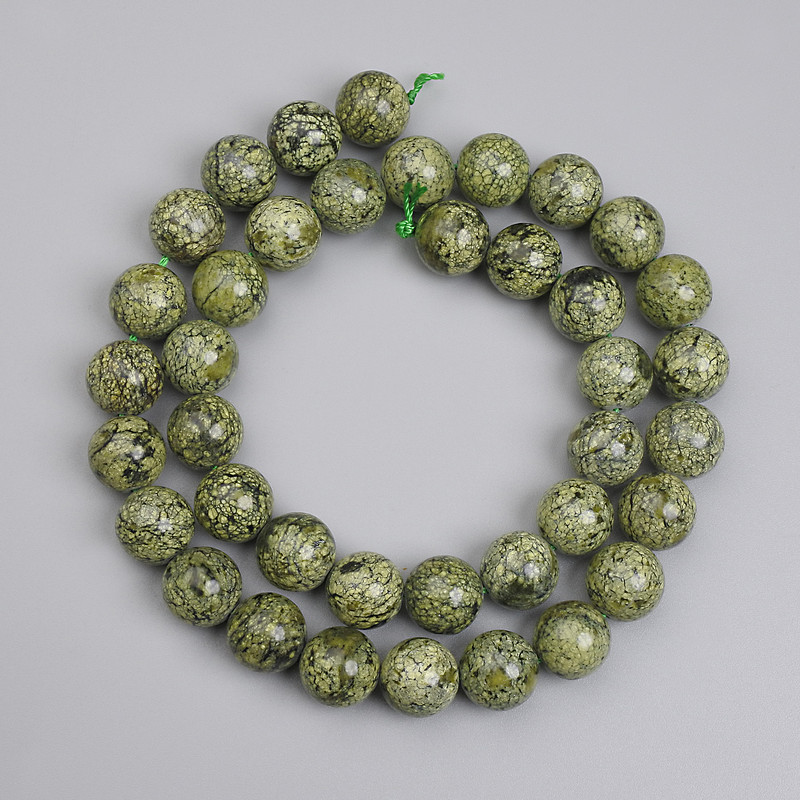 Koraliki serpentynowe – gładkie kulki 10 mm, długość 38 cm, na nitce