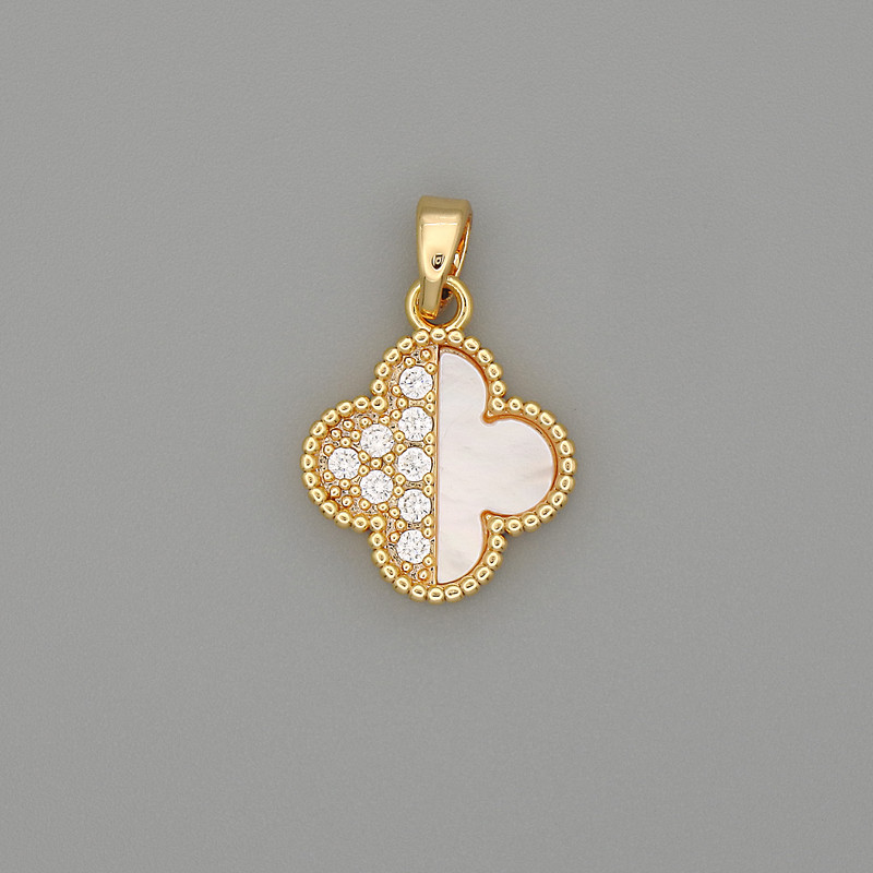 Wisiorek koniczyna z perłowym połyskiem, złoty metal, białe kryształy, średnica 22×14 mm+