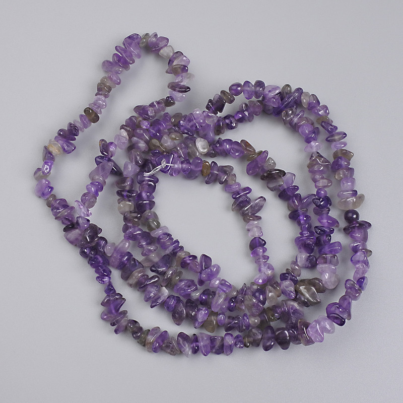 Koraliki ametystu - odłupki, średnica 4-5×2-3 mm, długość 78 cm na nici