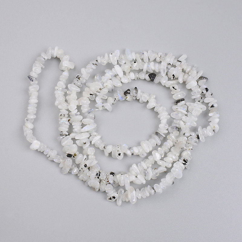 Koraliki adularu – drobinki, średnica 4-7×2-4 mm, długość 78 cm na żyłce