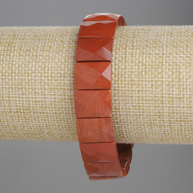 Bransoletka z czerwonego jaspisu, fasetowane ogniwo 15×11 mm, długość 18 cm, elastyczna