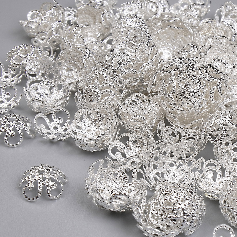 Furnitura jubilerska – czapeczki do koralików w kolorze jasnego srebra, średnica 10×1 mm ±, otwór o średnicy około 1,5 mm ±, opakowanie 20 g ~200 szt. +