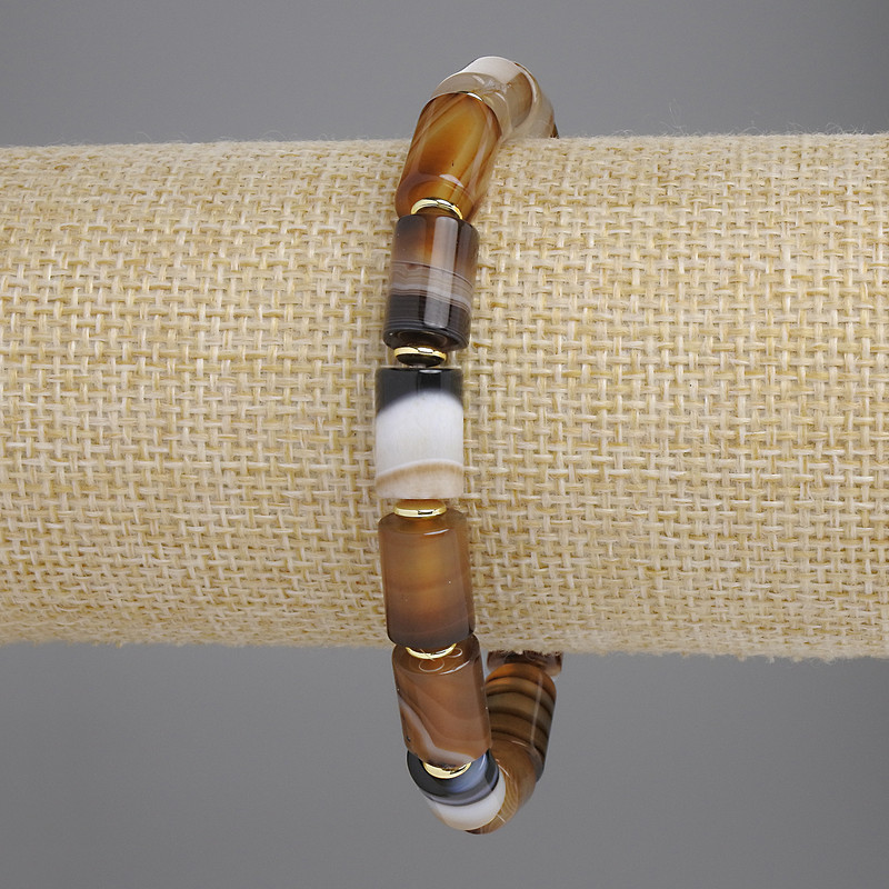 Bransoletka z agatu w cylindrach, średnica 11,5×8 mm ±, z metalowymi wstawkami, długość 18 cm ±, na elastycznej gumce