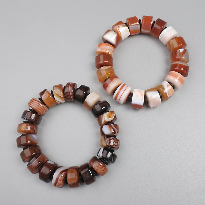 Bransoletka z agatu w formie rondeli, średnica 15×7 mm, 5–8 mm ±, rondel 8×1 mm ±, długość 18 cm ±, elastyczna