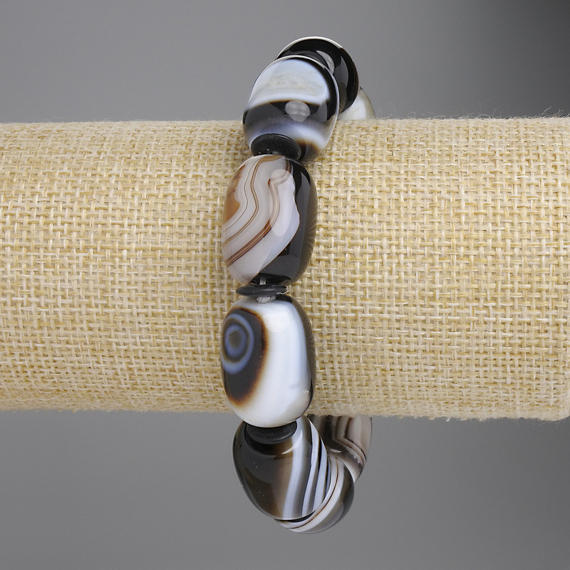Bransoletka z agatą «Barilo», średnica 19×15 mm ±, koraliki w kształcie beczki 8×1 mm ±, długość 18 cm ±, elastyczna