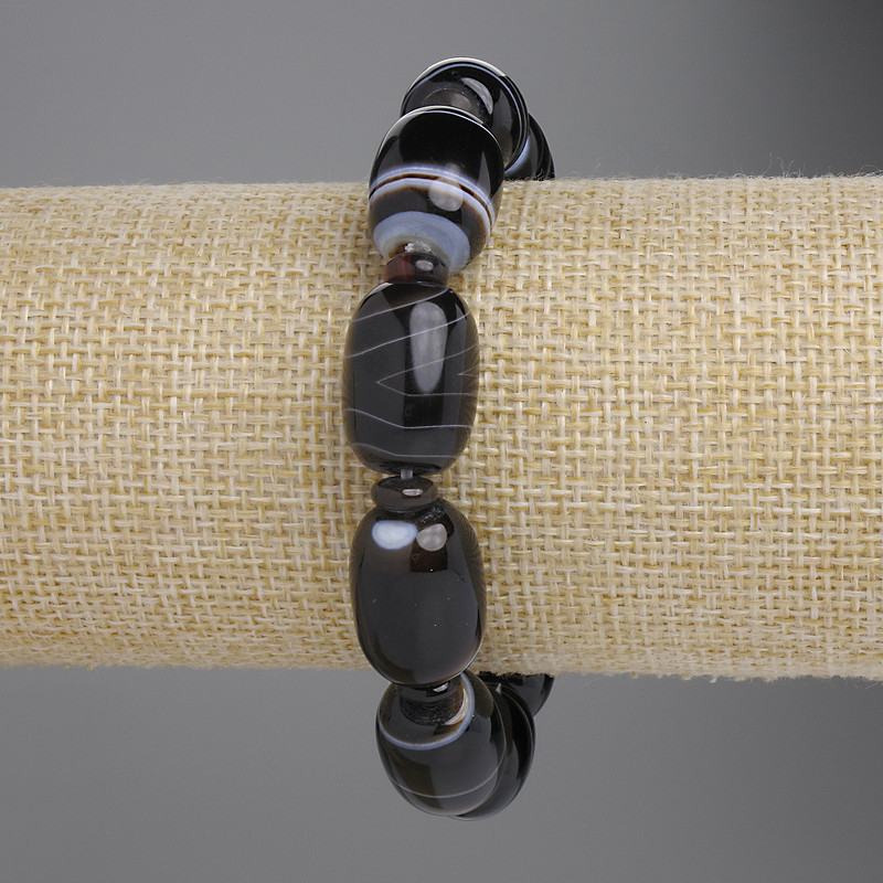 Bransoletka z agatu w formie baryłek i rondeli, średnica około 18×13 mm, rondeli 6×3 mm, długość 18 cm, elastyczna
