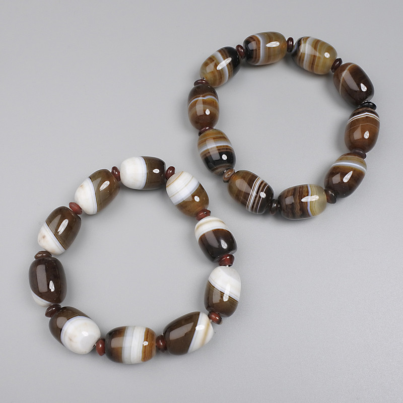 Bransoletka z agatu baryłkowego, na elastycznej gumce, średnica 18×13 mm ±, rondel 6×3 mm ±, długość 18 cm ±