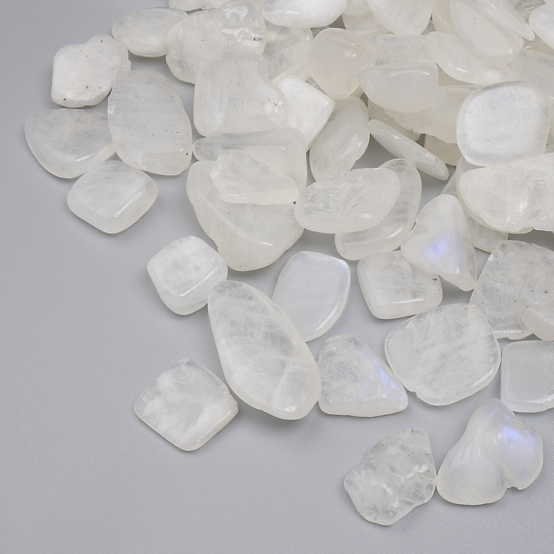 Naturalny kamień adularu – odłamek bez otworu 12-20×10-14 mm ± (za 100 g ±)