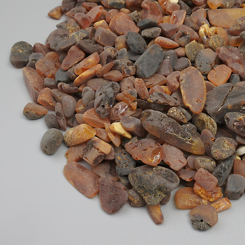 Naturalny bursztyn – fragment bez otworu 5-20×3-15 mm ± (za 100 g ±)