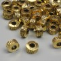 Koraliki-wkładki w kolorze metalu złoto, średnica 6,5×4 mm, otwór 2,8 mm, opakowanie 20 g (około 37 szt.)