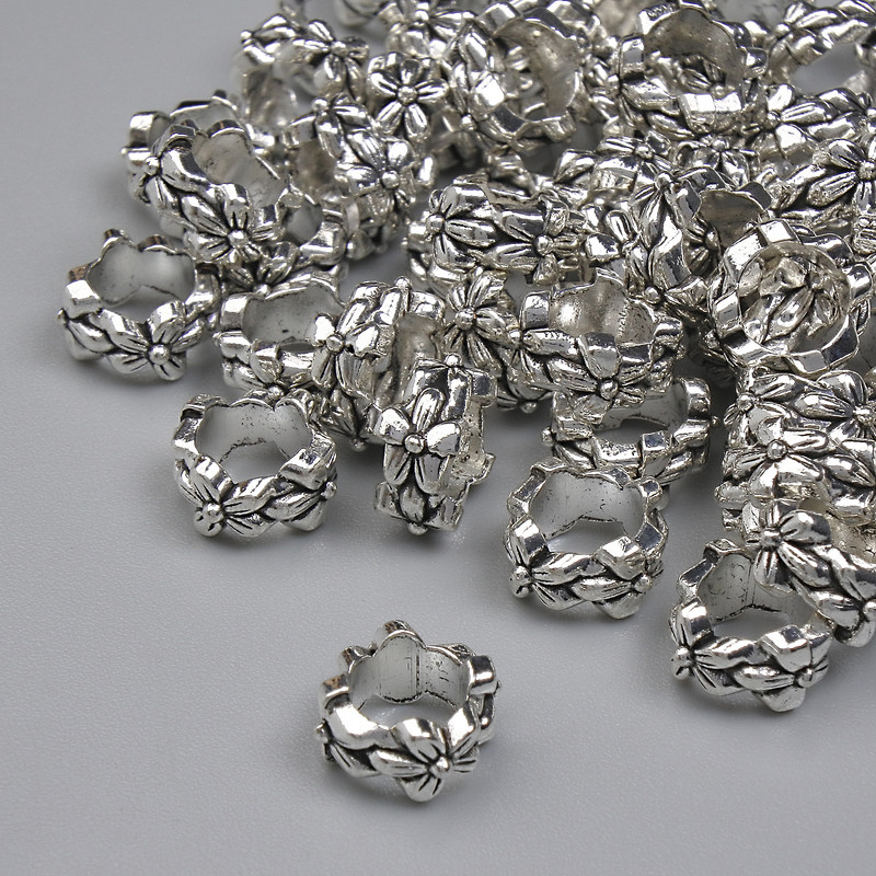 Koralik-wkładka, kolor srebrny (metalowy), średnica 7×4 mm, otwór około 4,8 mm, opakowanie 20 g (~57 szt.)