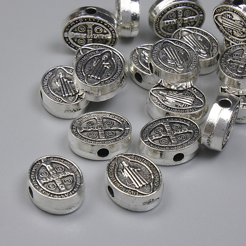 Koralik-wkładka Święty Benedykt, kolor metalu: srebrny, średnica 10×8 mm, otwór 1,5 mm, opakowanie 20 g (~19 szt.)