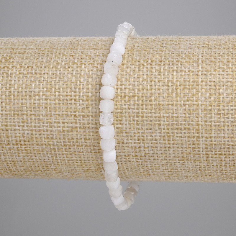 Bransoletka z adularu – szlifowane sześciany 4×4 mm, długość około 18 cm, elastyczna