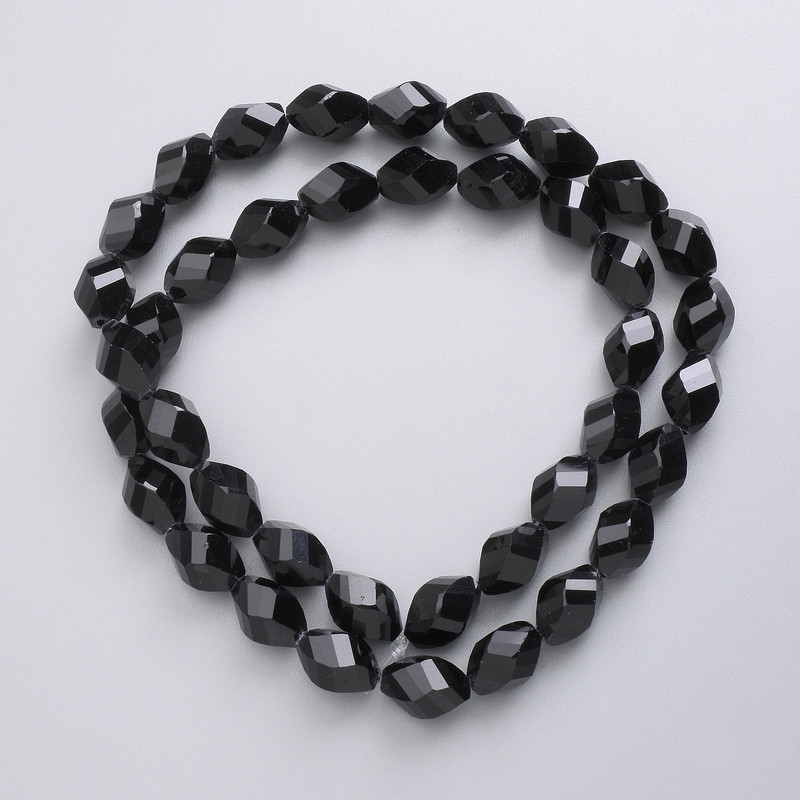 Koraliki Czech Crystal na żyłce czarne matowe, fasetowany romb, średnica 11×7,5 mm, długość 44 cm +/-
