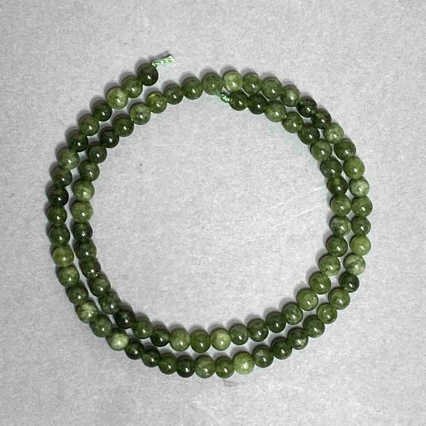 Koraliki jadeitu – gładka kuleczka, 4–5 mm, na nitce