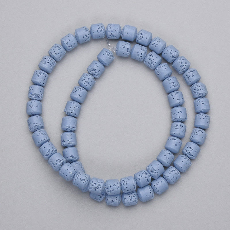 Koraliki z błękitnej lawy wulkanicznej, cylindryczne, średnica 6×6 mm, na nici, długość 38 cm+