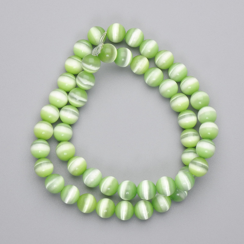 Koraliki „Kocie oko” w odcieniu sałatkowym, syntetyczny kamień, gładka kulka, średnica 8 mm, na nitce, długość 39 cm