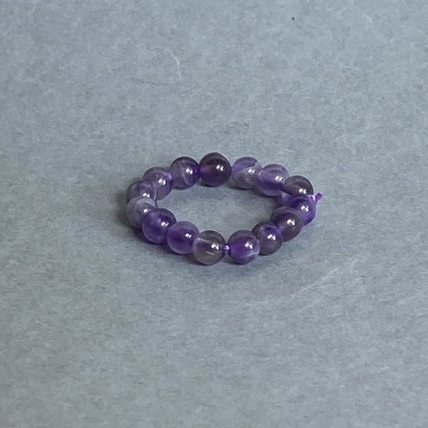Pierścionek z ametystu, gładka kuleczka, średnica 4 mm, stretch