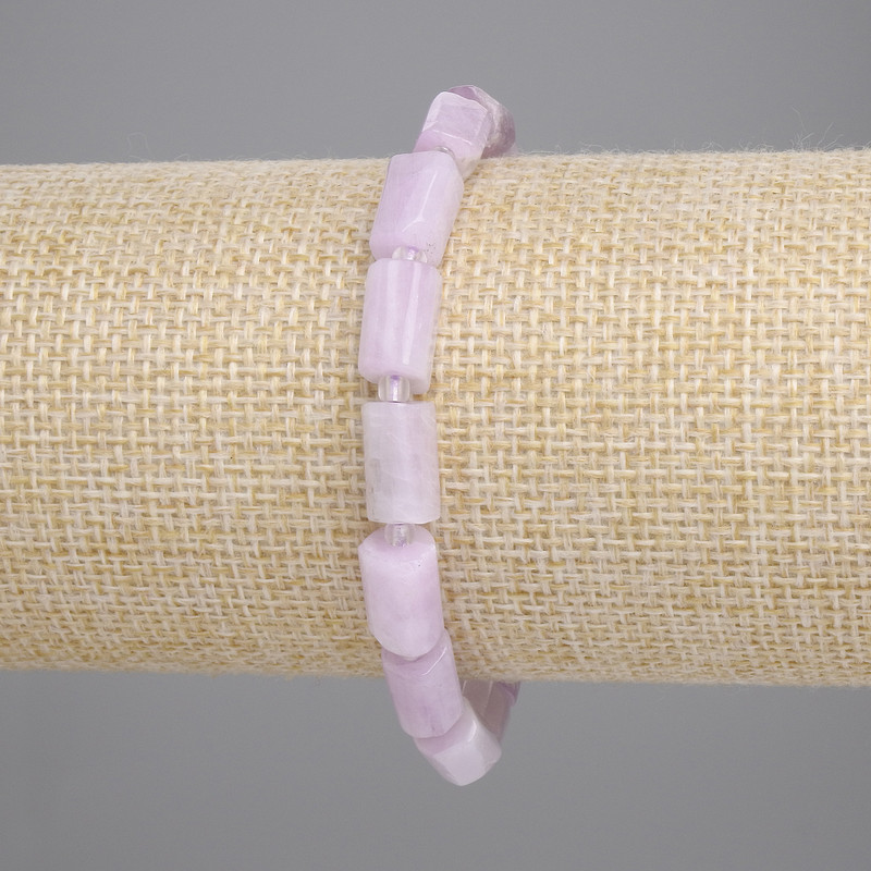 Bransoletka z kunzytu fasetowanego, średnica 9–10×6 mm ±, koraliki 3 mm ±, długość 18 cm ±, na elastycznej gumce