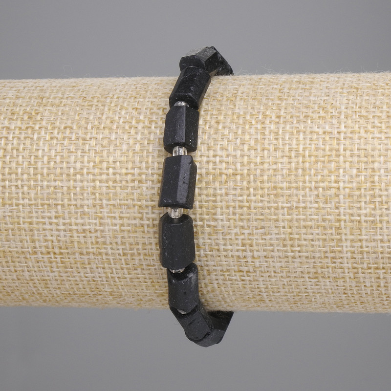 Bransoletka z turmalinu Schorl – szlif, średnica 9–10×6 mm, koraliki 3 mm, długość 18 cm, na elastycznej gumce