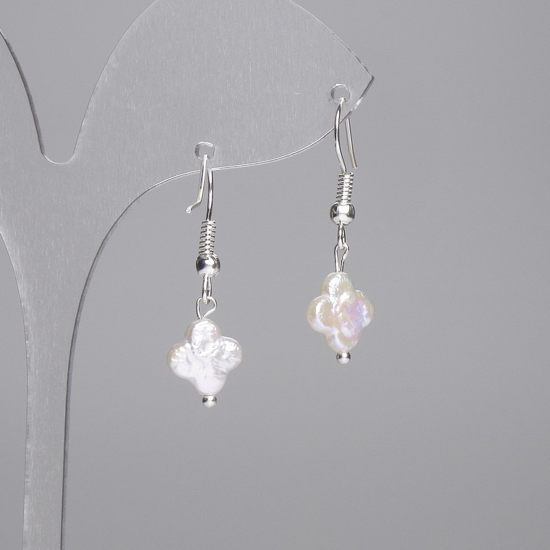 Kolczyki barokowe z perłami «Koniczyna» 10 mm, długość około 30 mm