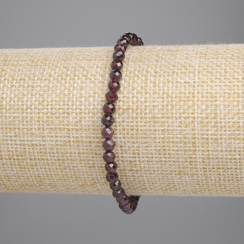 Bransoletka z granatu, fasetowana kuleczka 4 mm, długość około 18 cm, elastyczna