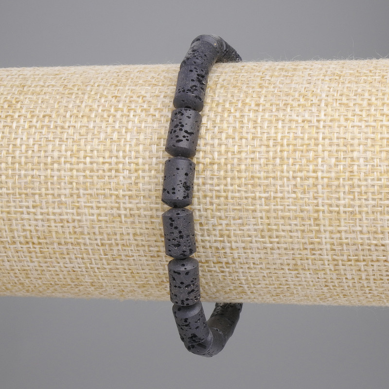 Bransoletka z czarnej lawy wulkanicznej, cylindryczne koraliki o średnicy 10×6 mm, długość około 18 cm, elastyczna