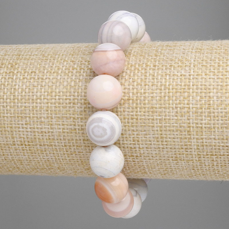 Bransoletka z agatowych kulek o gładkiej powierzchni, średnica około 12 mm, długość około 18 cm, na elastycznej gumce