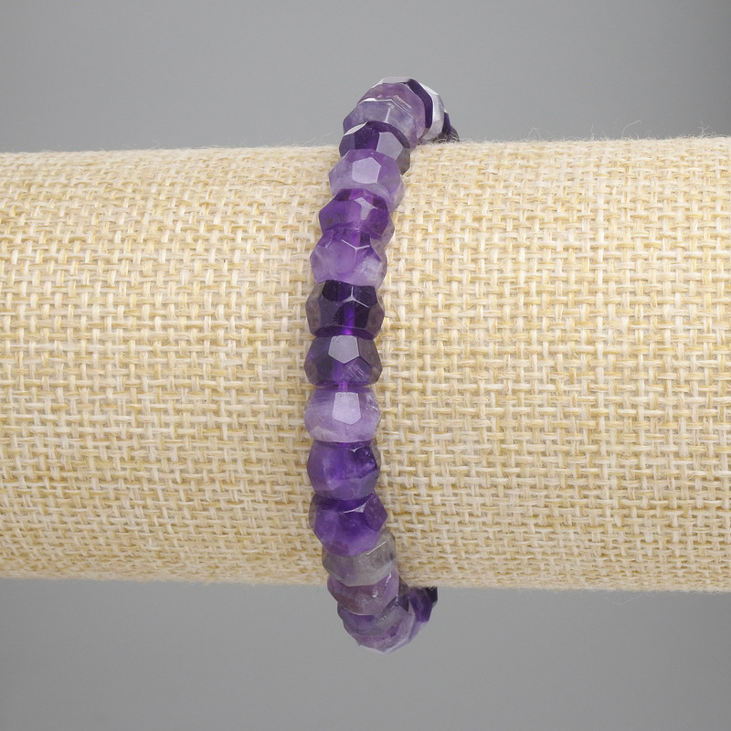 Bransoletka z ametystu fasetowanego w kształcie rondelu, średnica 8×4–5 mm, długość 18 cm, elastyczna