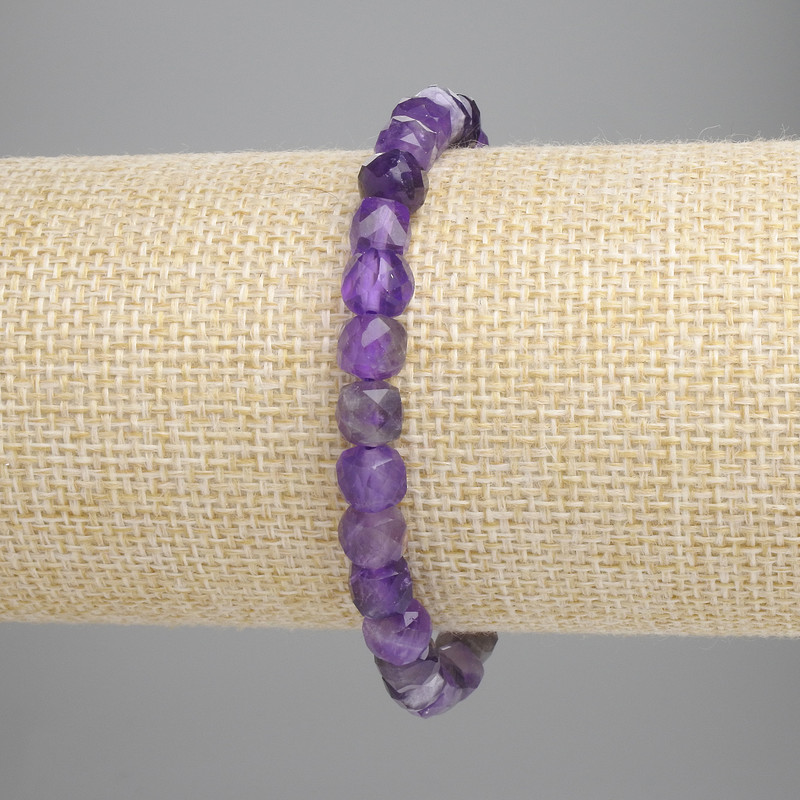 Bransoletka z ametystu fasetowanego w kostki o średnicy 6×6 mm, długość 18 cm, elastyczna