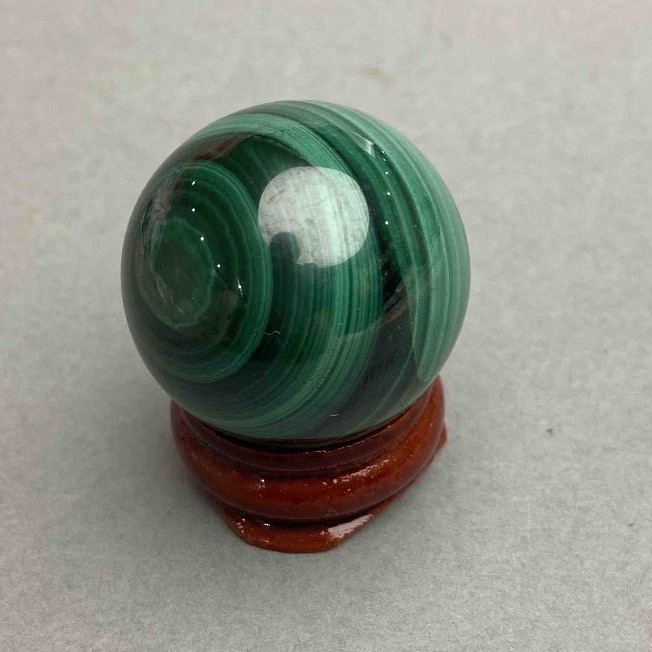 Kula pamiątkowa z malachitu, średnica 29 mm, waga ok. 50 g