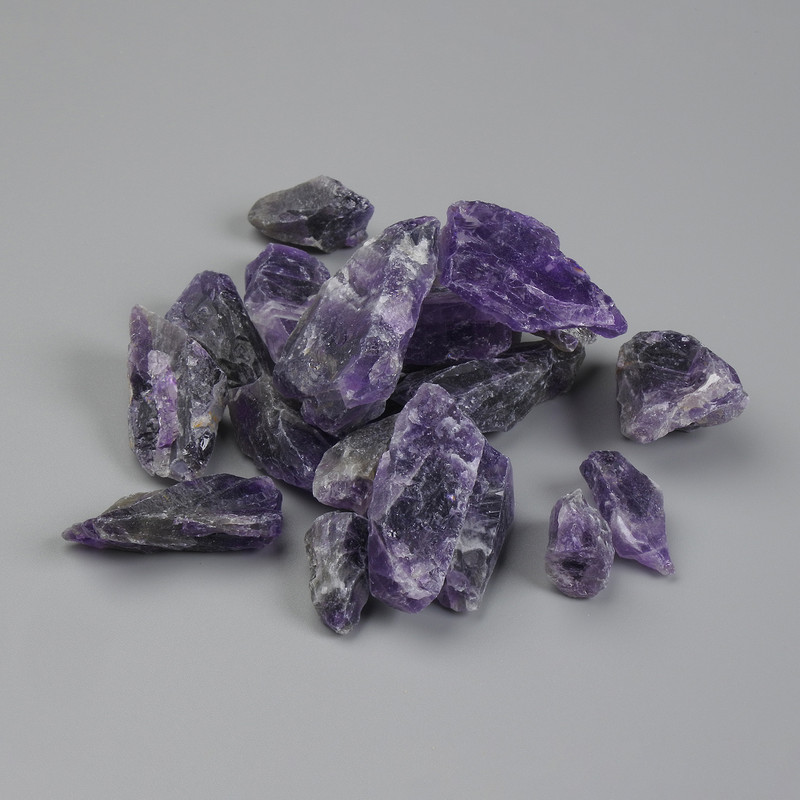 Ametyst naturalny nieoszlifowany kamień, średnica 17-50×8-25×9-20 mm ± (różne rozmiary) (Cena za 100 g)