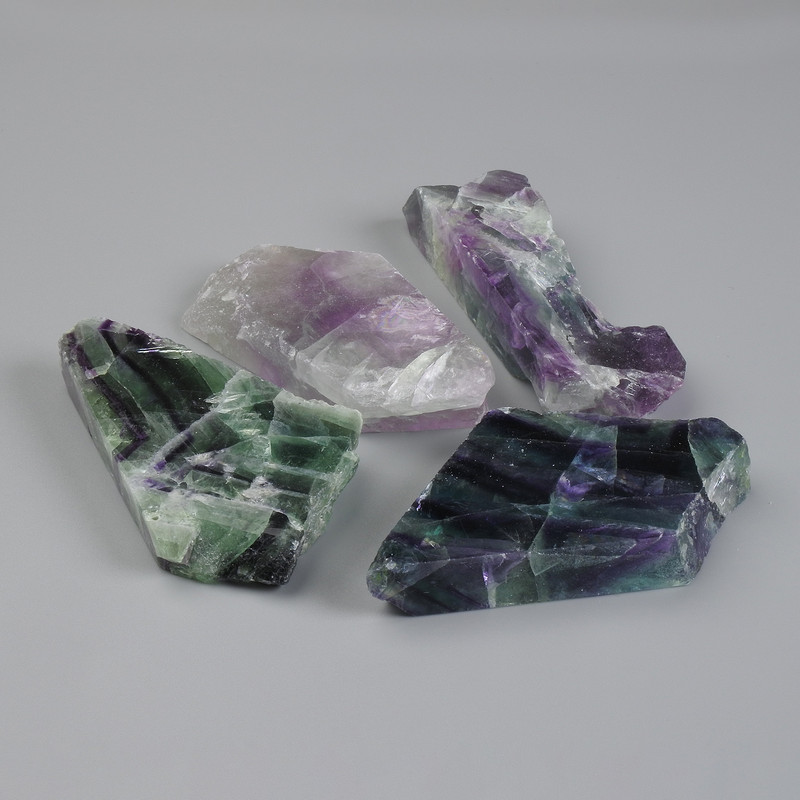 Pamiątkowa płyta z naturalnego fluoritu 85-90×35-39×11×13 (różne rozmiary) (Cena za 100 g)