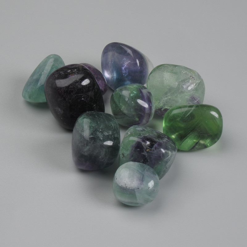 Fluoryt naturalny kamień w formie galetowej, wymiary 18-25 × 10-22 × 8-20 mm ± (różne rozmiary) (Cena za 100 g)