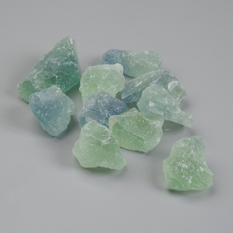 Fluoryt naturalny nieobrabiany kamień, średnica 21-23×22-30 mm ± (różne rozmiary) (Cena za 100 g)