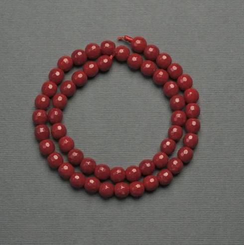 Koraliki na nitce z koralu (prasowane) fasetowana kuleczka, średnica 8 mm, długość 36 cm