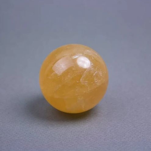 Kulka pamiątkowa z naturalnego cytrynu, średnica od ok. 45 mm ± (cena za 100 g), masa od 200 g